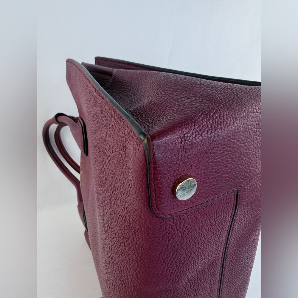 Michael Kors Mercer large pebbled leather tote bag in burgundy Wallet Set - Picture 12 of 16